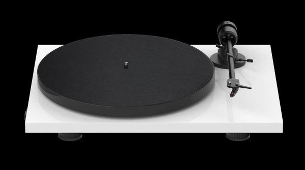 Pro-Ject E1 Phono Einsteiger-Plattenspieler mit Phono-Verstärker weiß